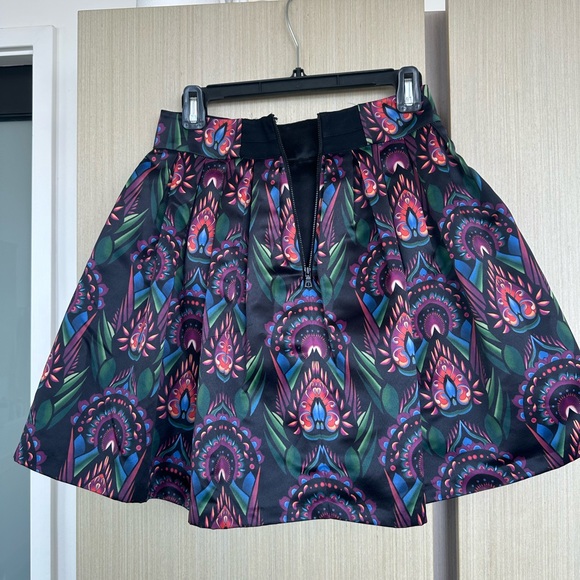 Alice & Olivia peacock print A-line poof mini skirt. Size 0. - Picture 2 of 4